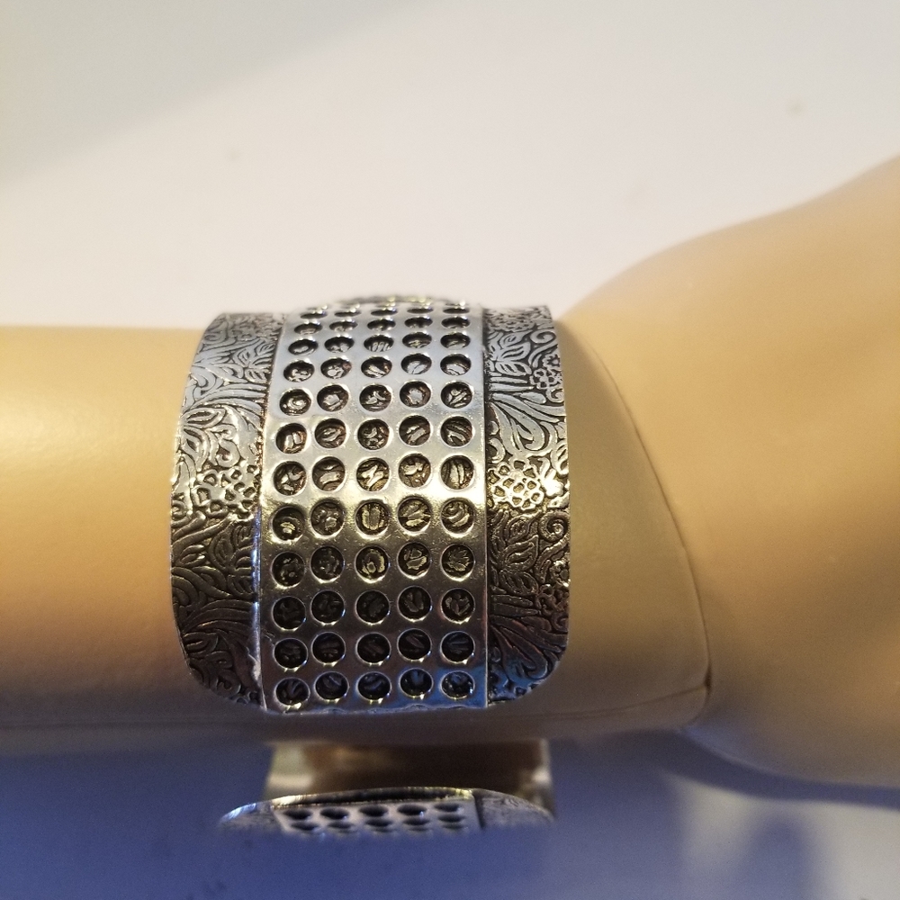 MAGNETIC BRACELET NWOT - Picture 13 of 16